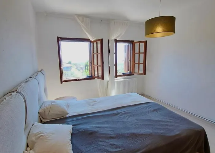 Lejlighed Elena - Renovated Gem With Stunning Sea Views *